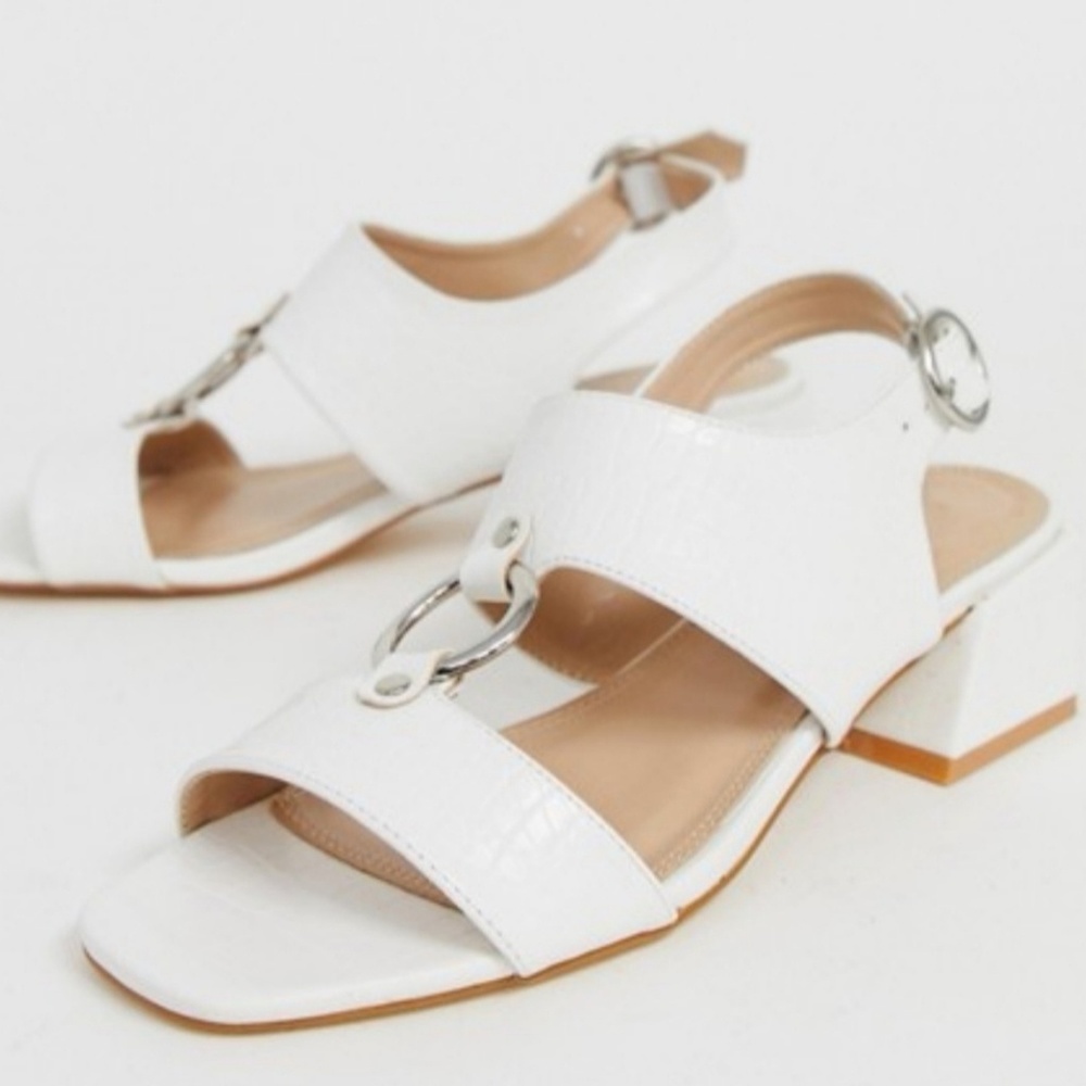 Wide fit size 9 white crocodile texture sandals